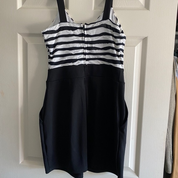 Last Chance!! Guess Striped Mini Dress Size M - Picture 2 of 4